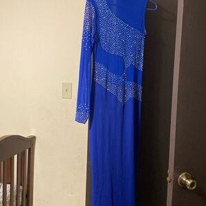 Long sleeve sleeveless blue dress with diamonds very long dress